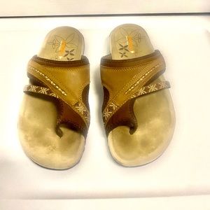 Merrell slip on sandals size 8 brown/tan in gently used condition